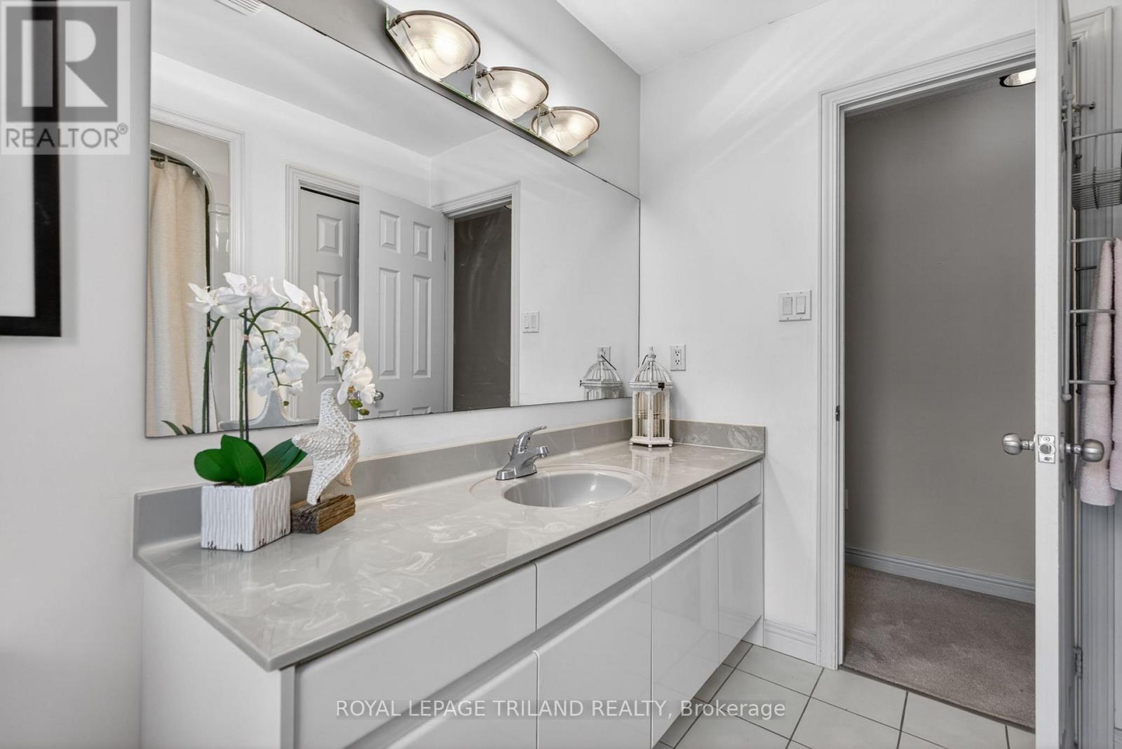 83 BLACKBURN CRESCENT - 30