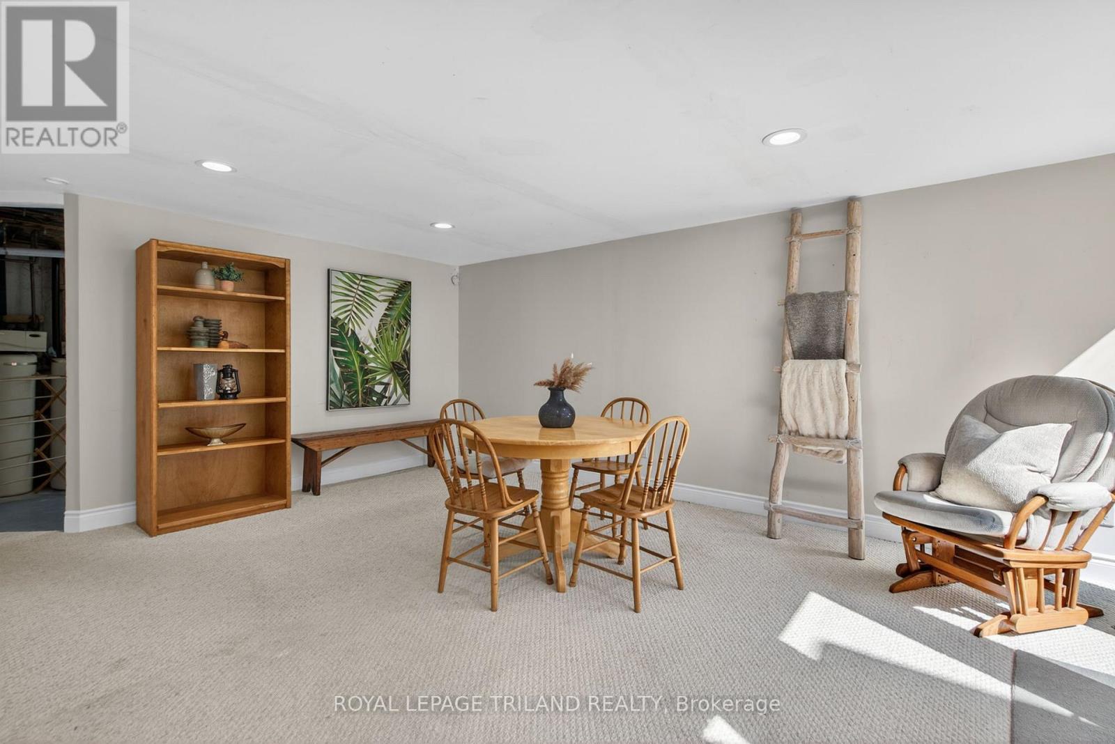 83 BLACKBURN CRESCENT - 34