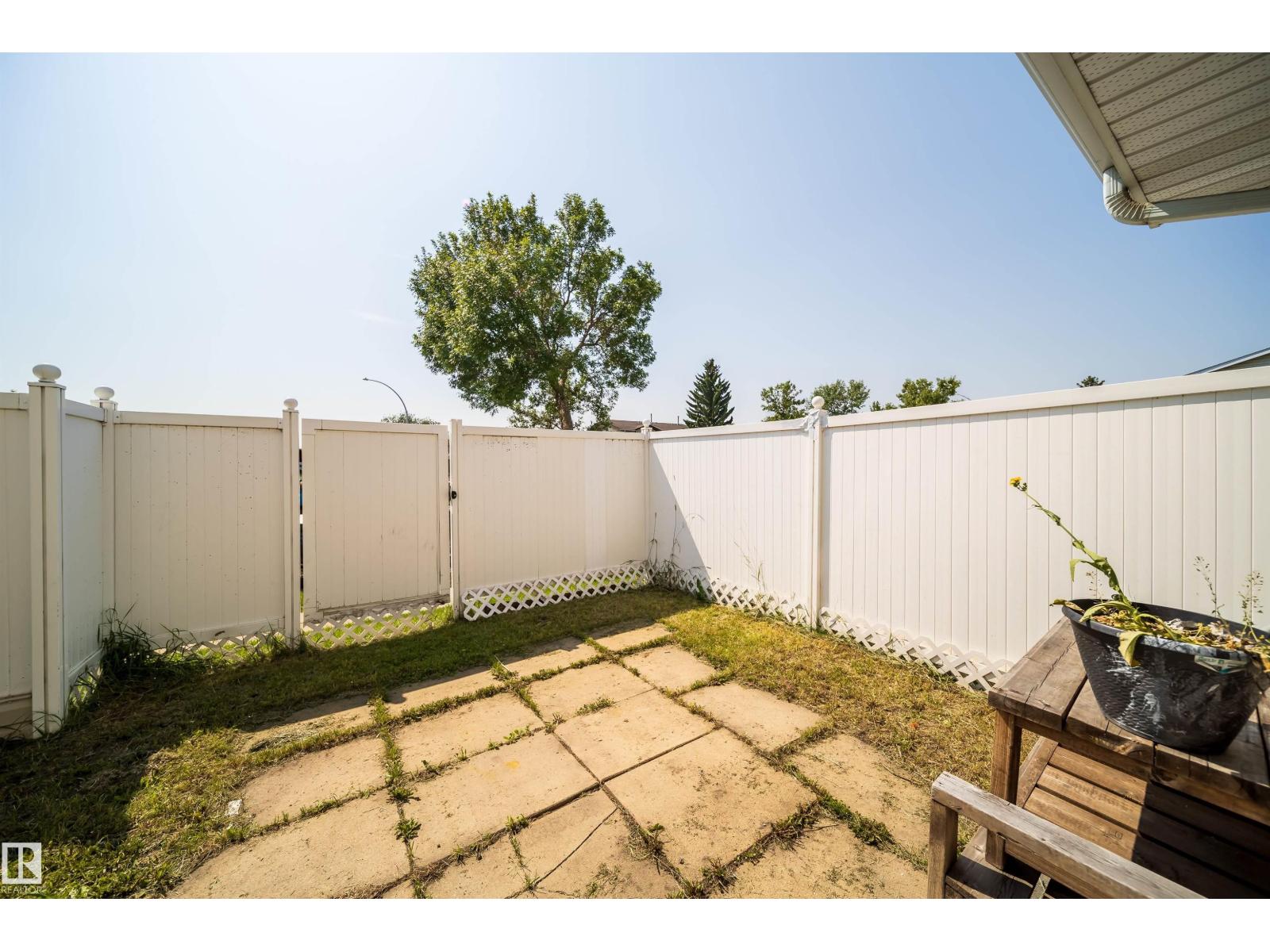 11432 139 AV NW - 8