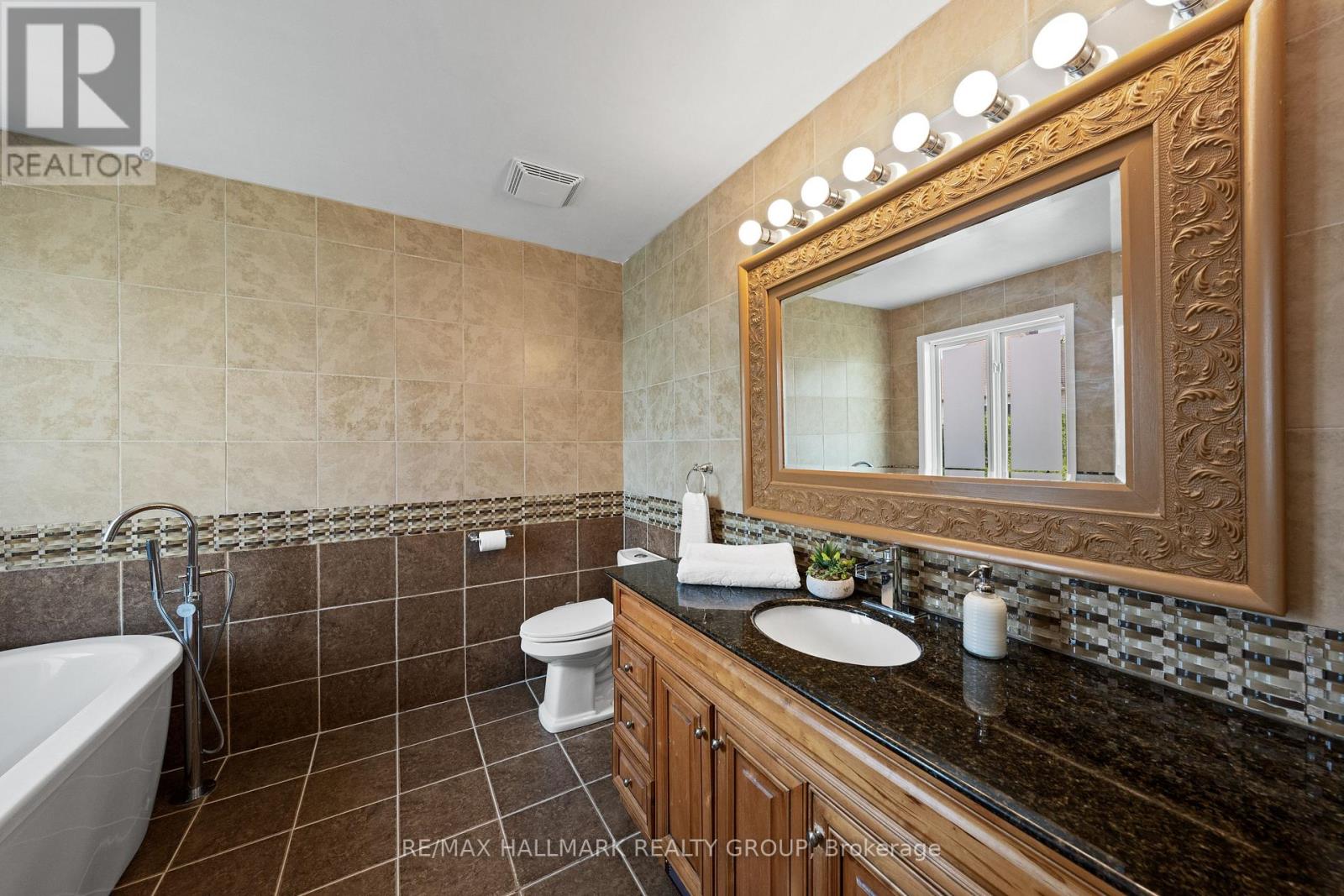 5 Bed, 4 Bath House for Sale in Ottawa – 2104 SANDY OAKS DRIVE, Ottawa – MLS# X13628008 - Image 26