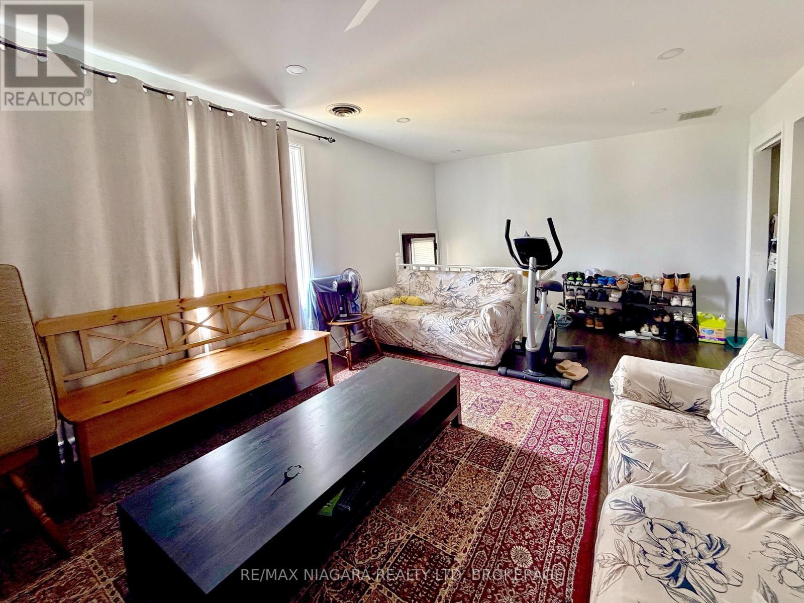 #UPPER 6475 Taylor Street, Niagara Falls (Dorchester), Ontario, L2G2E9, Niagara Falls (Dorchester), Ontario — photo 4 of 5