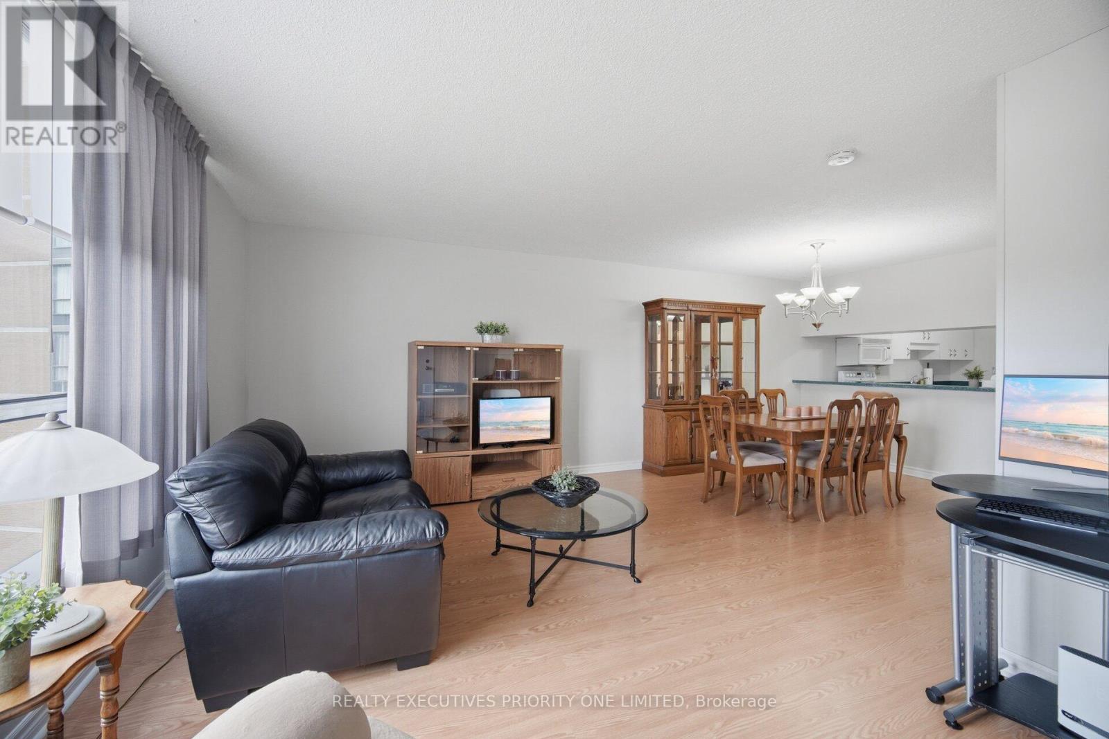 #1013 10 MARTHA EATON WAY - 16