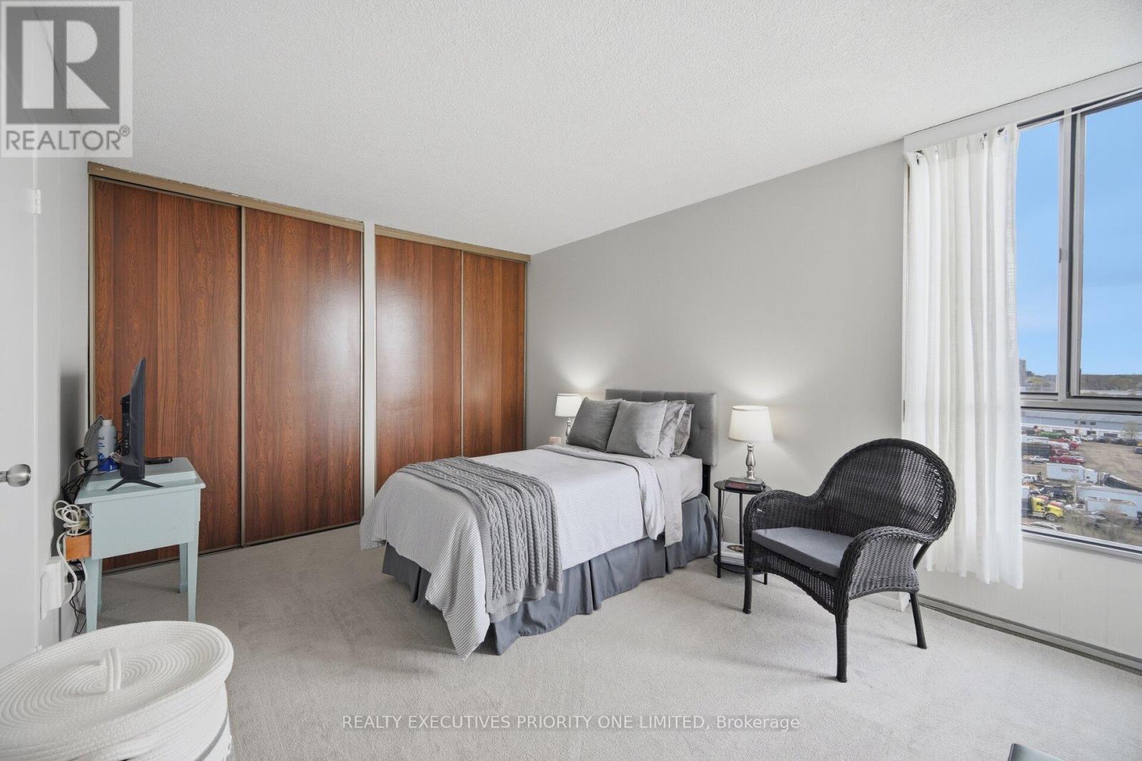 #1013 10 MARTHA EATON WAY - 20