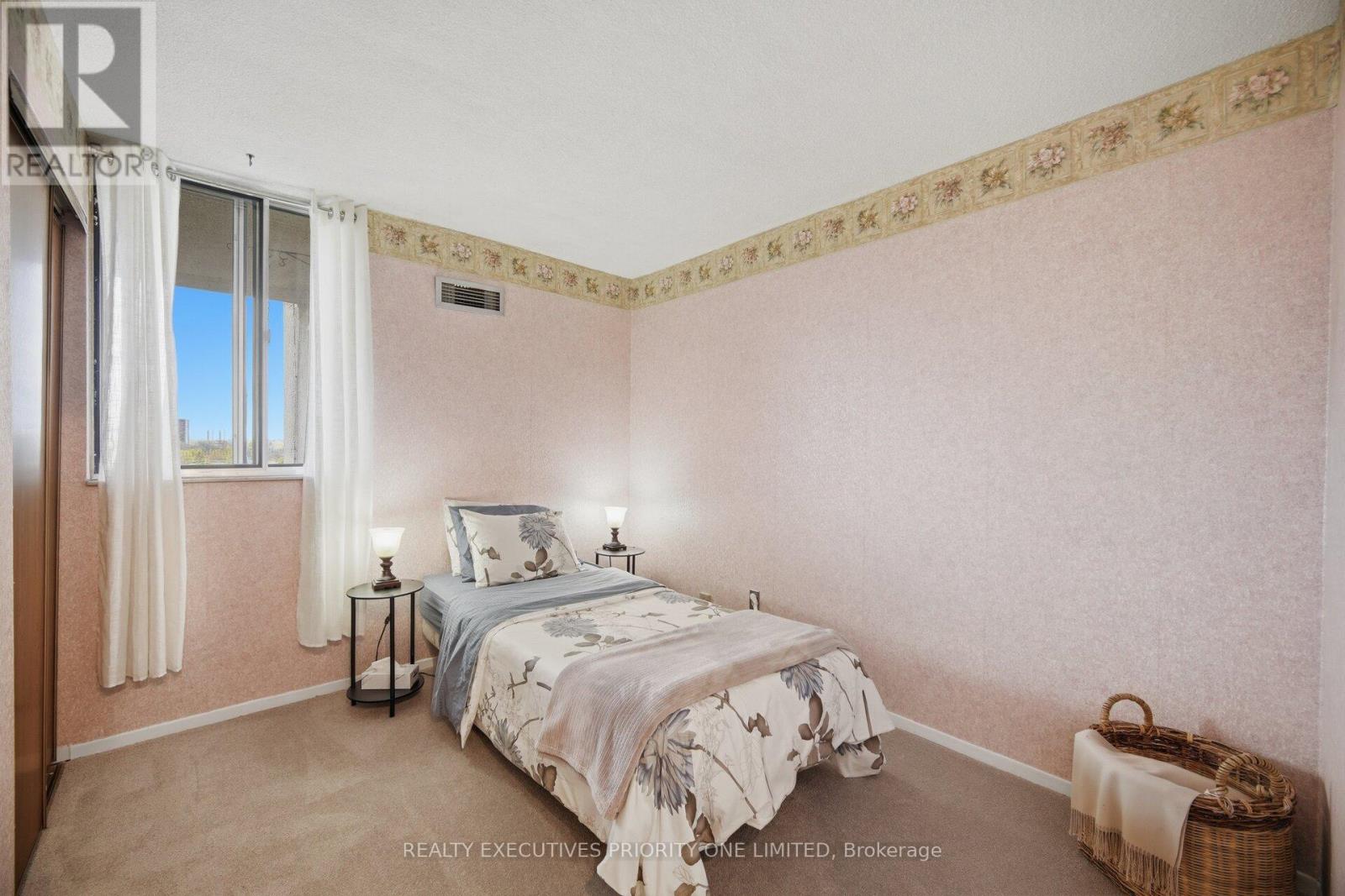 #1013 10 MARTHA EATON WAY - 24
