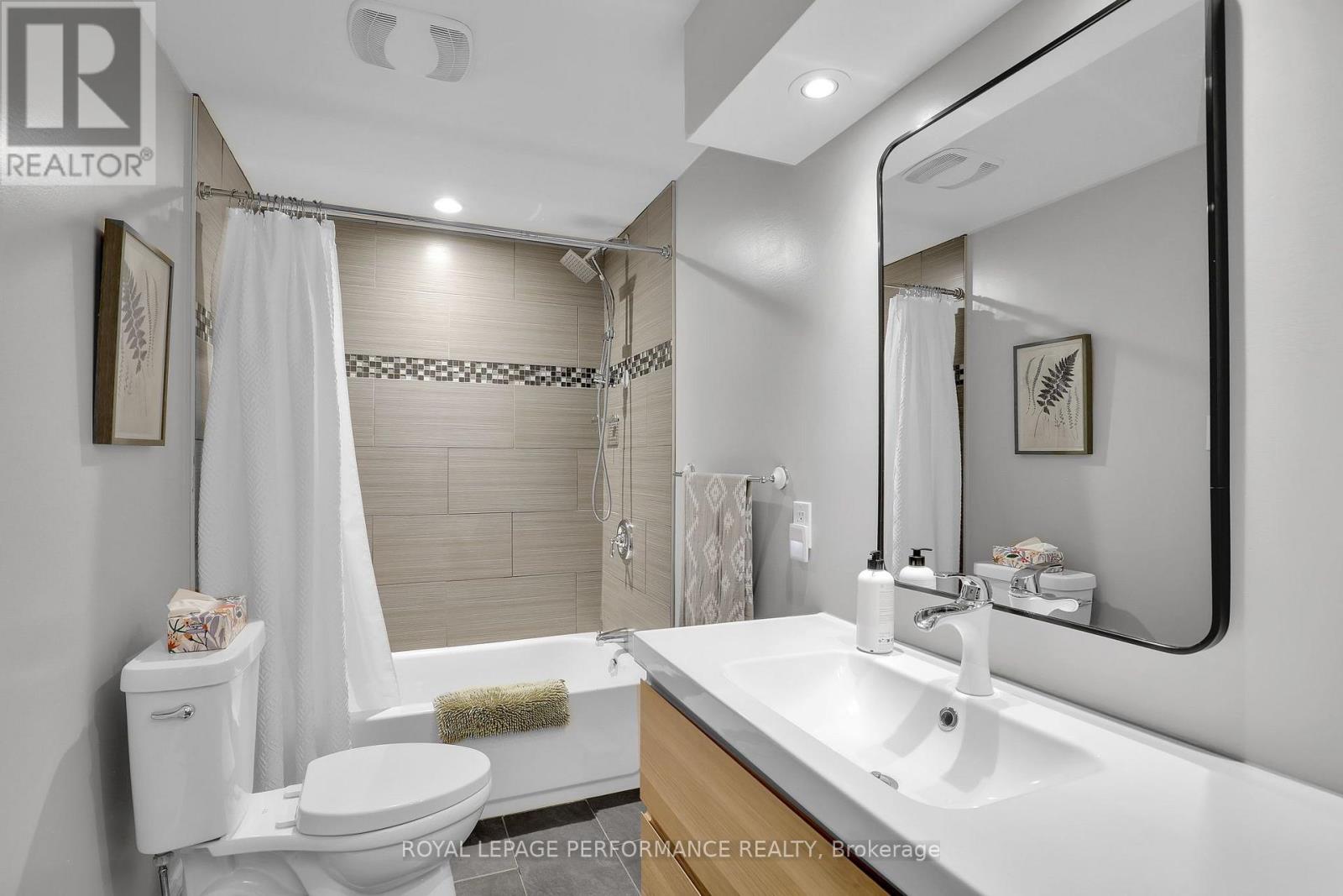 2 Bed, 1 Bath Multi-Family for Rent in Ottawa – 165 – 165 LAVAL STREET, Ottawa – MLS# X13575328 - Image 33