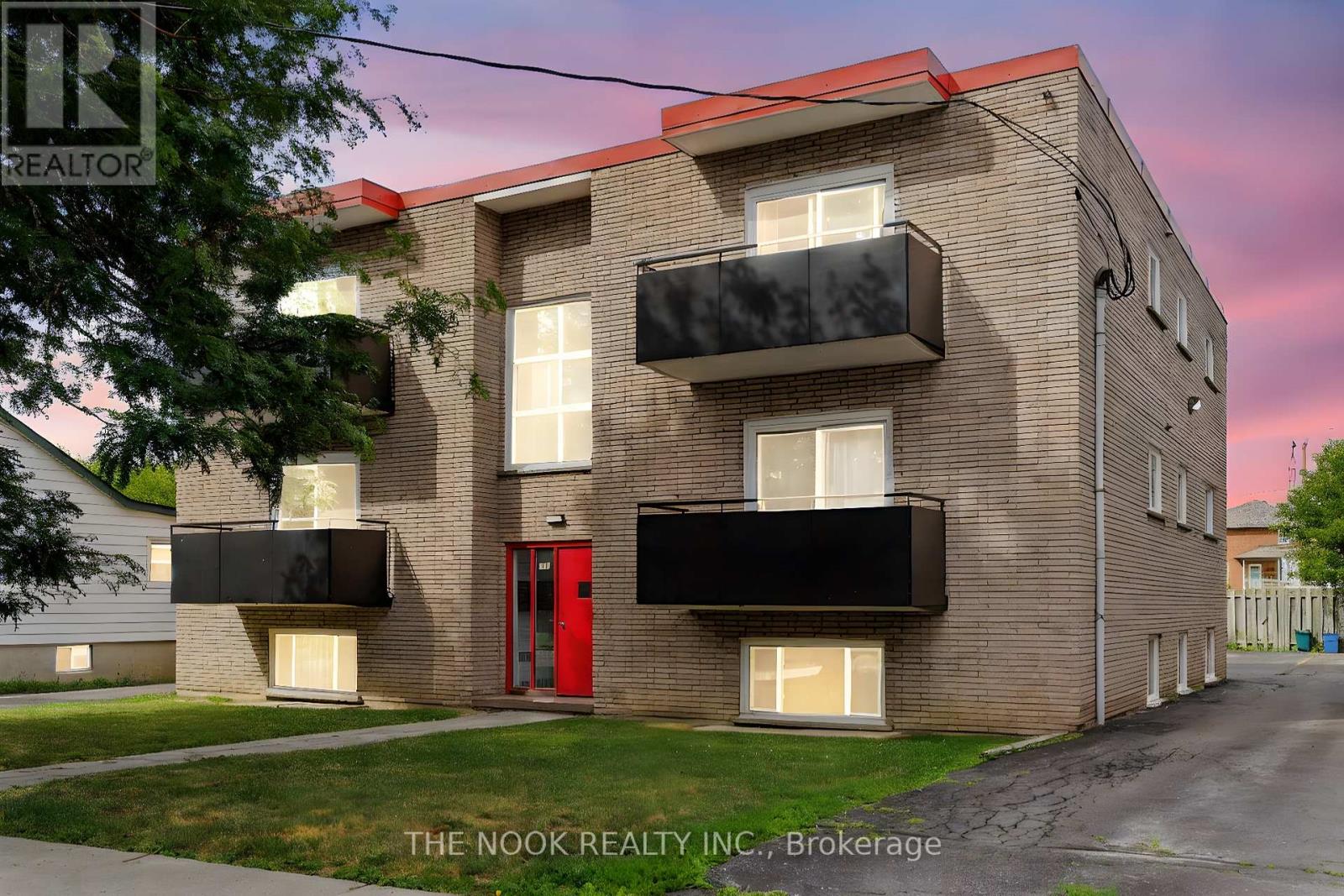 21 - 106 CROMWELL AVENUE