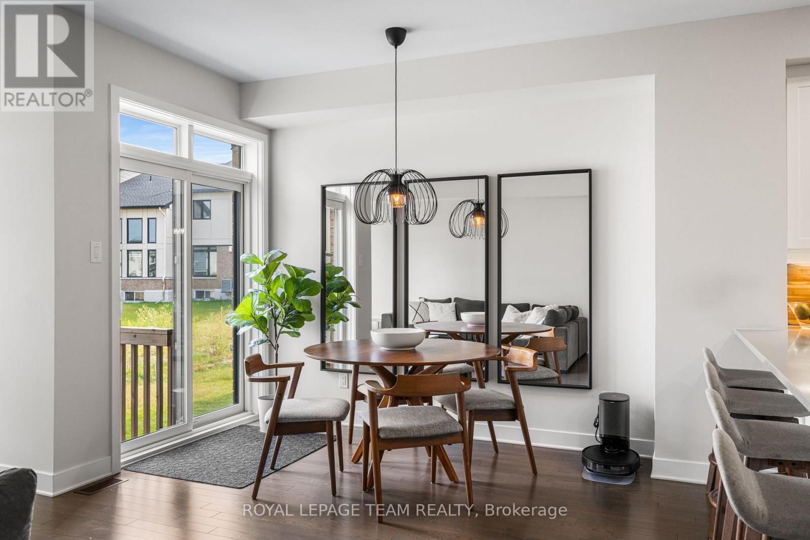 800 SOLARIUM AVENUE - 11