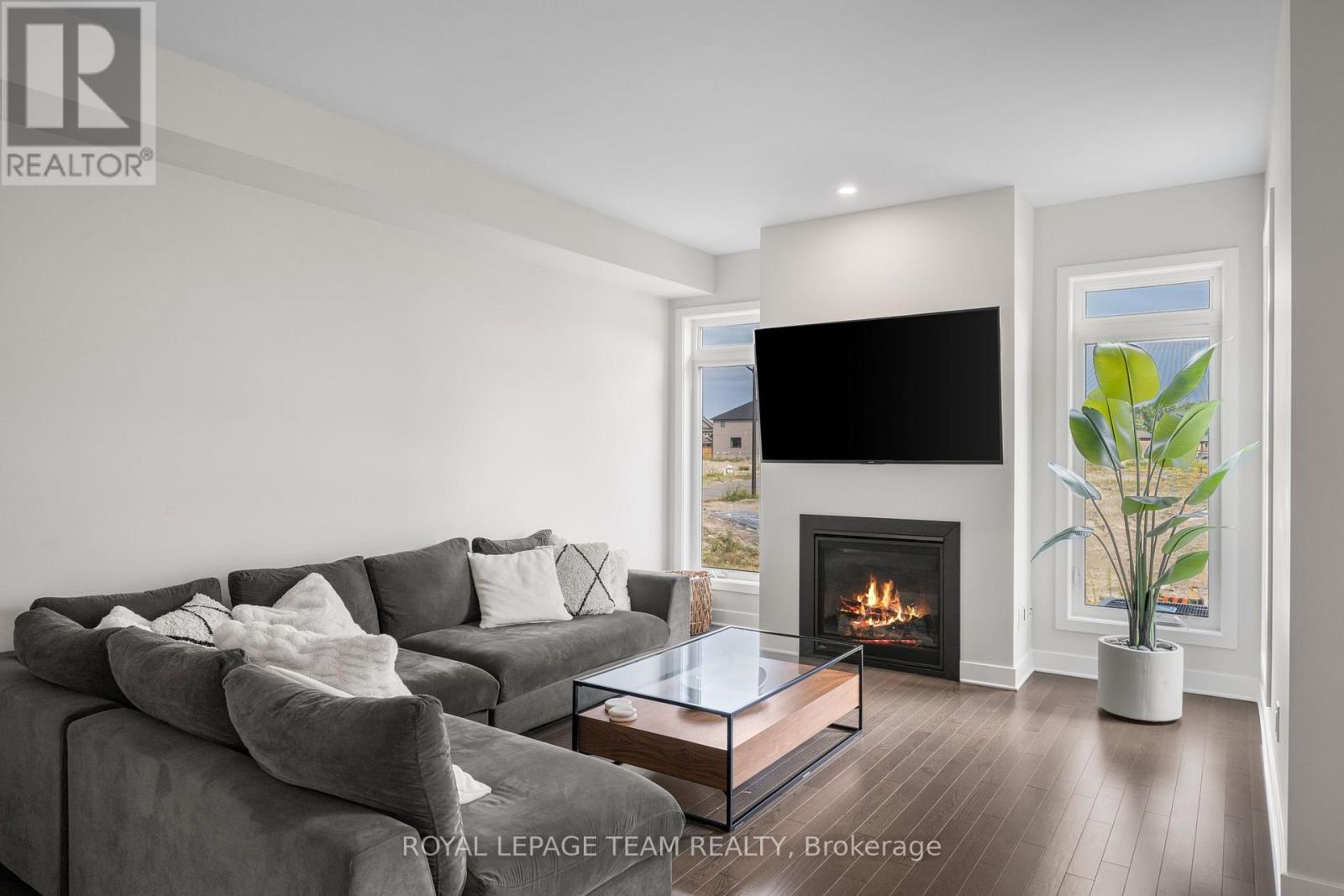 800 SOLARIUM AVENUE - 14