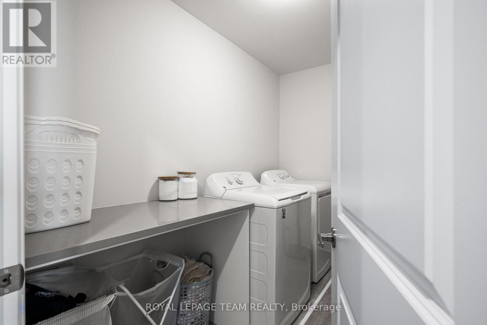 800 SOLARIUM AVENUE - 22