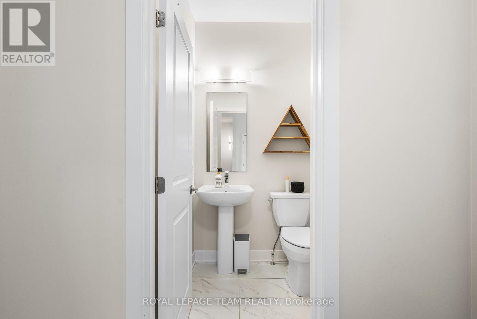800 SOLARIUM AVENUE - 5