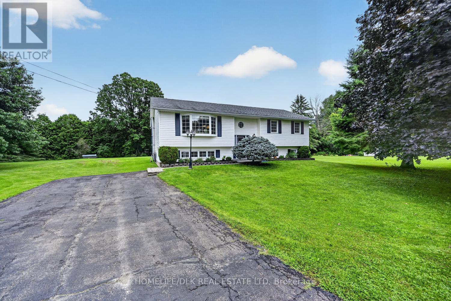 6 KIMBERLEY CRESCENT - 2