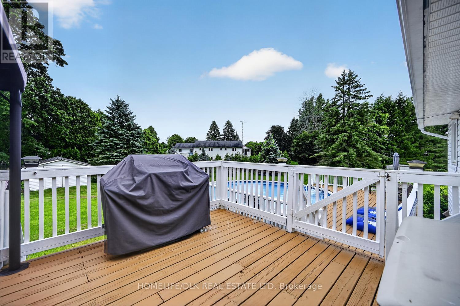 6 KIMBERLEY CRESCENT - 32