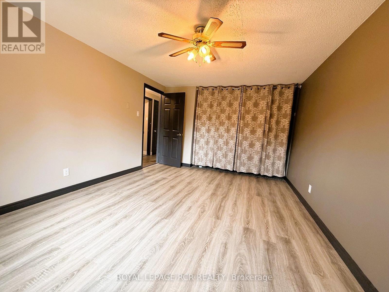 38 ROYAL OAK DRIVE - 25