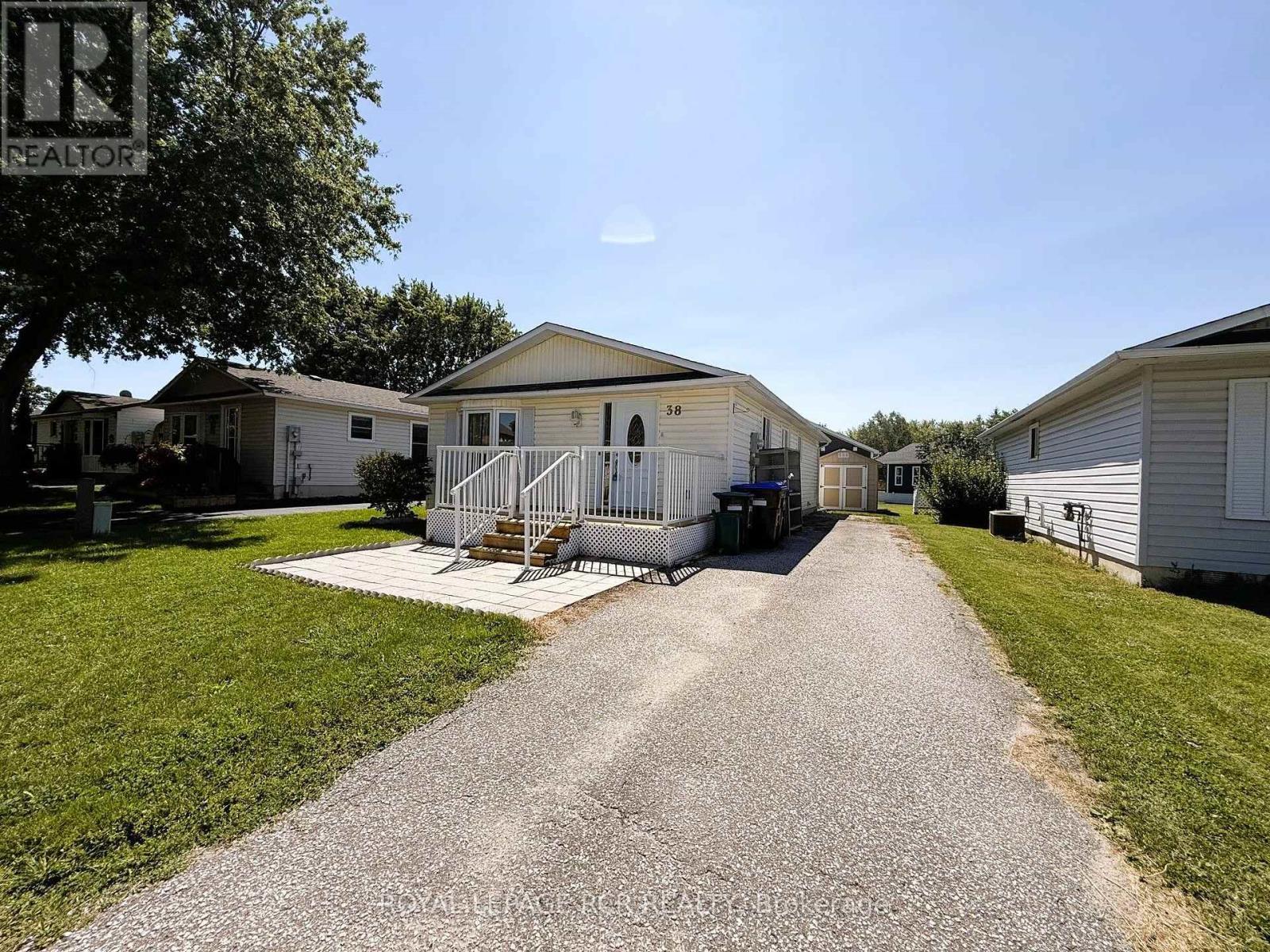 38 ROYAL OAK DRIVE - 3