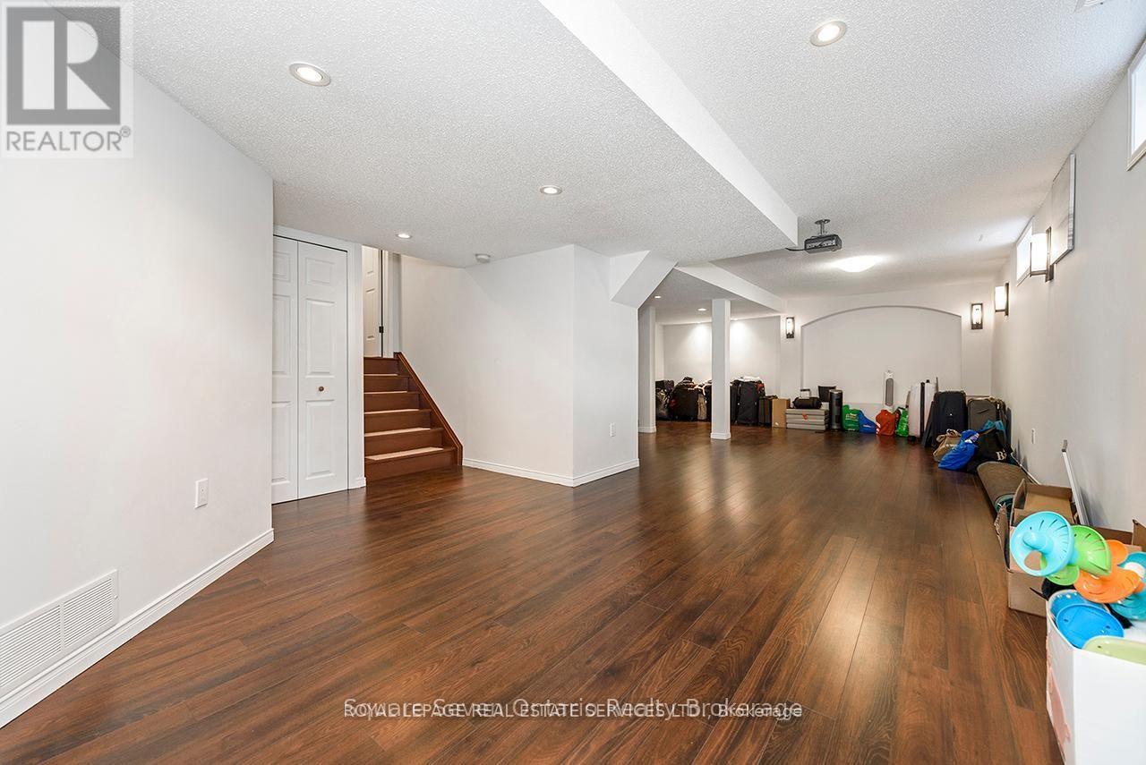 635 COMMONWEALTH CRESCENT - 33