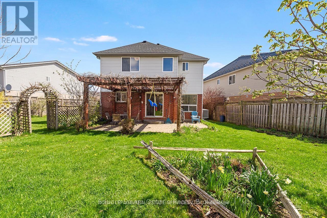 635 COMMONWEALTH CRESCENT - 35