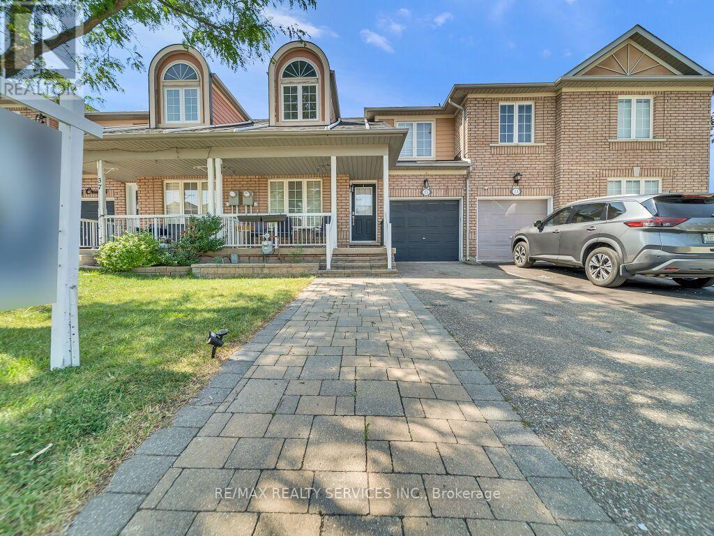 35 PEACHLEAF CRESCENT - 2