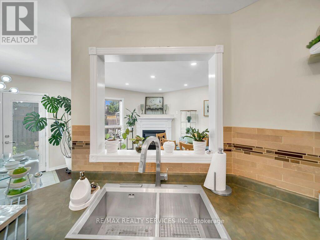 35 PEACHLEAF CRESCENT - 12
