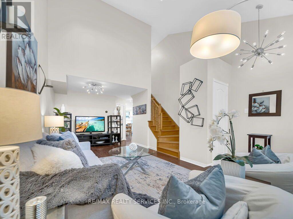 35 PEACHLEAF CRESCENT - 6