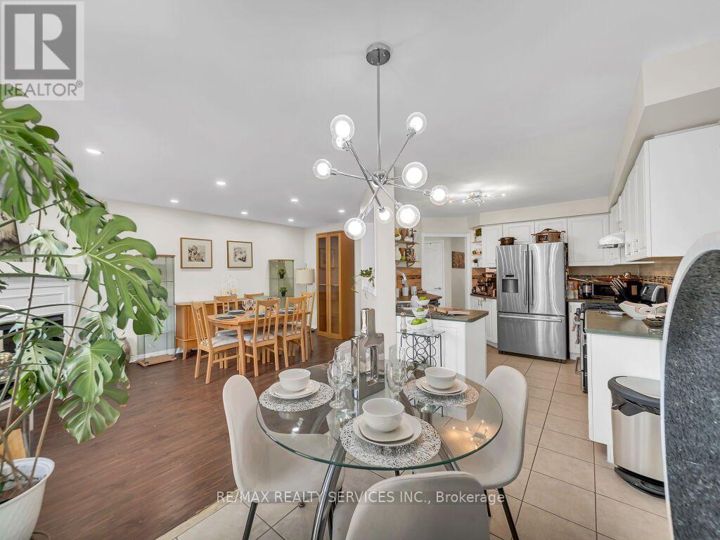 35 PEACHLEAF CRESCENT - 13