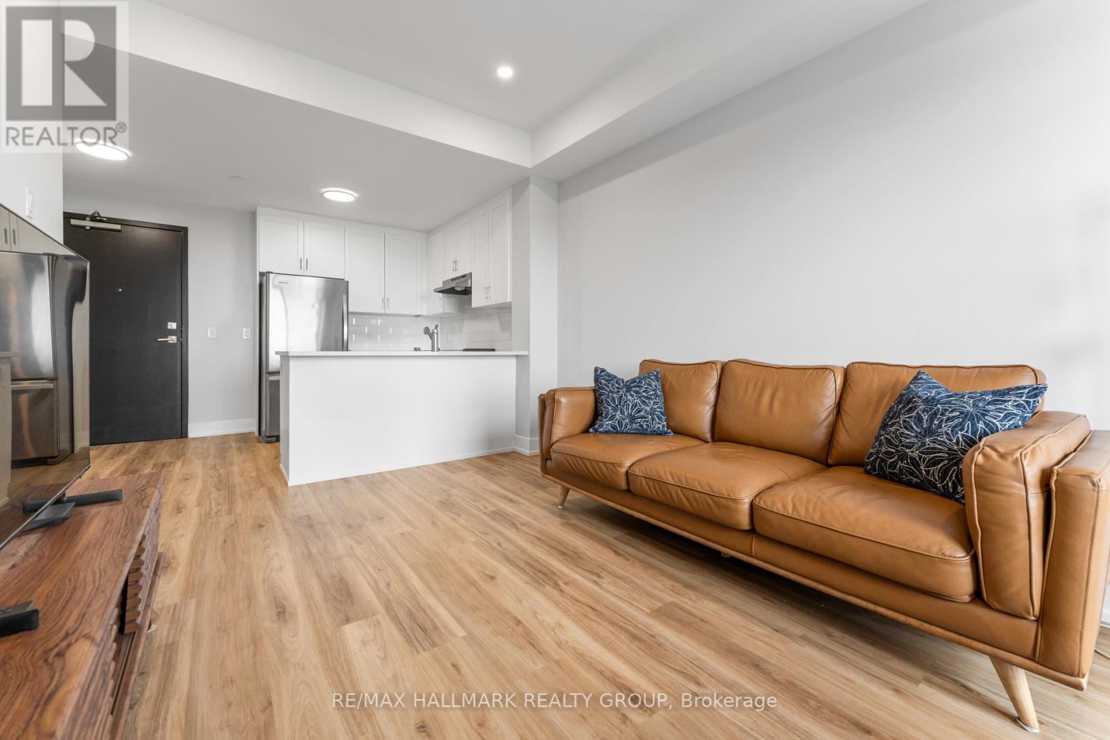 2 Bed, 2 Bath Apartment for Sale in Ottawa – 411 – 1350 HEMLOCK ROAD, Ottawa – MLS# X13628188 - Image 11