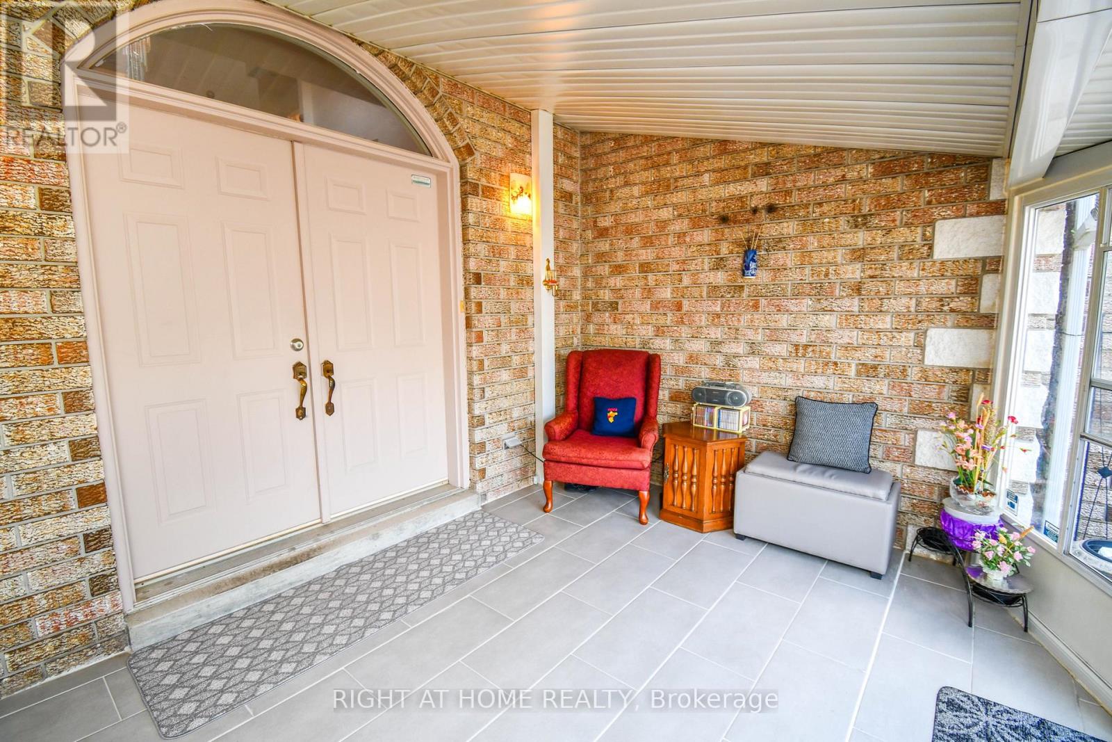11 THACKERAY CRESCENT - 15