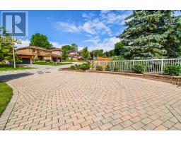 11 Thackeray Crescent, Barrie, ON L4N6J6 Photo 6