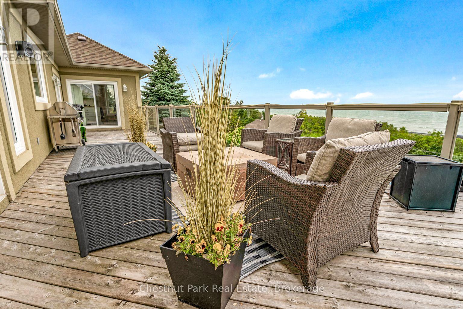 133 LAKESHORE ROAD E - 25