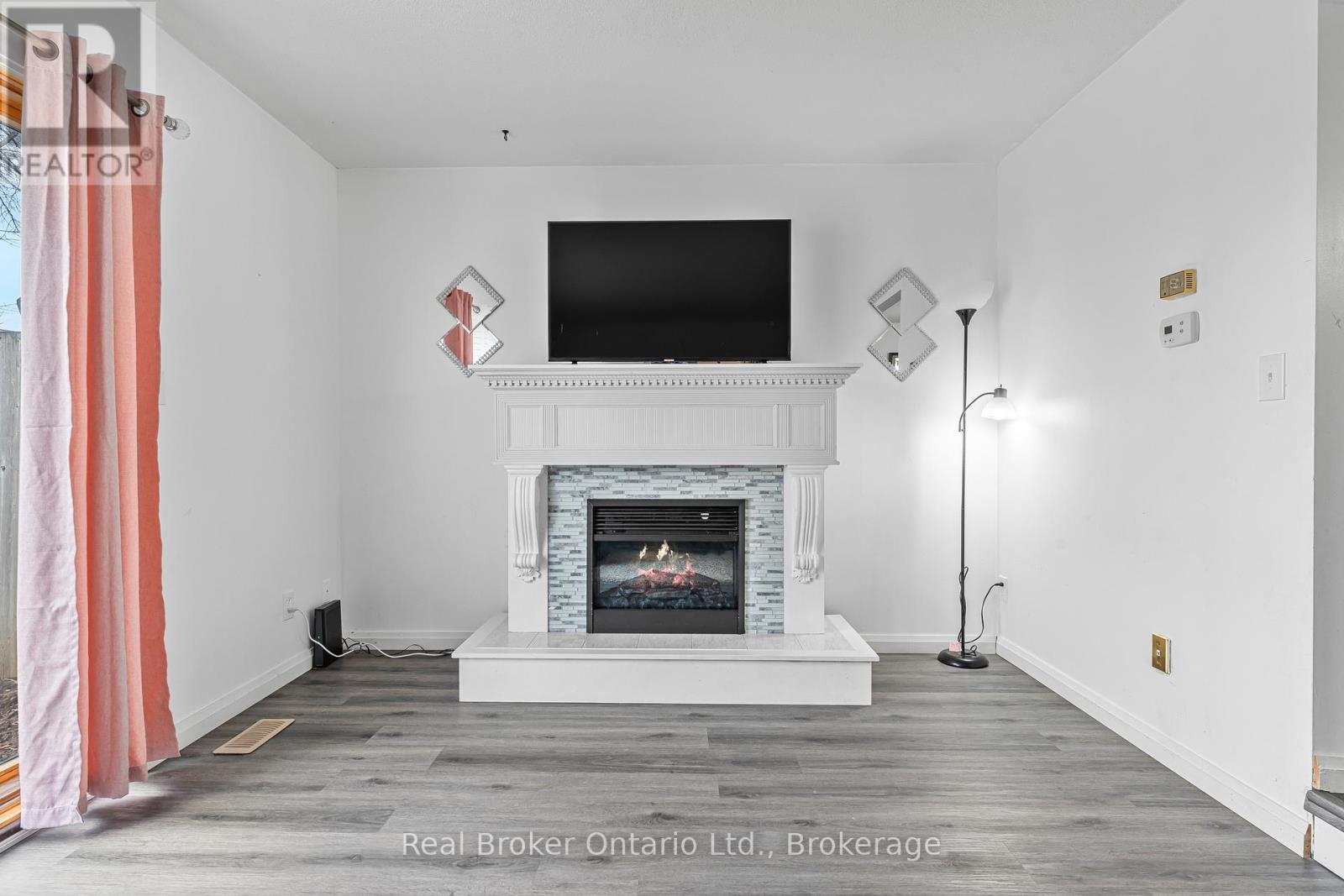 #8 5982 DUNN STREET - 15