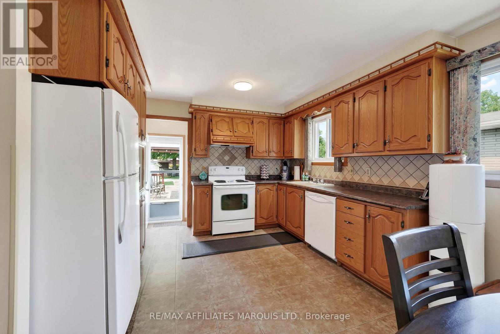 748 MONTCALM COURT - Image 12
