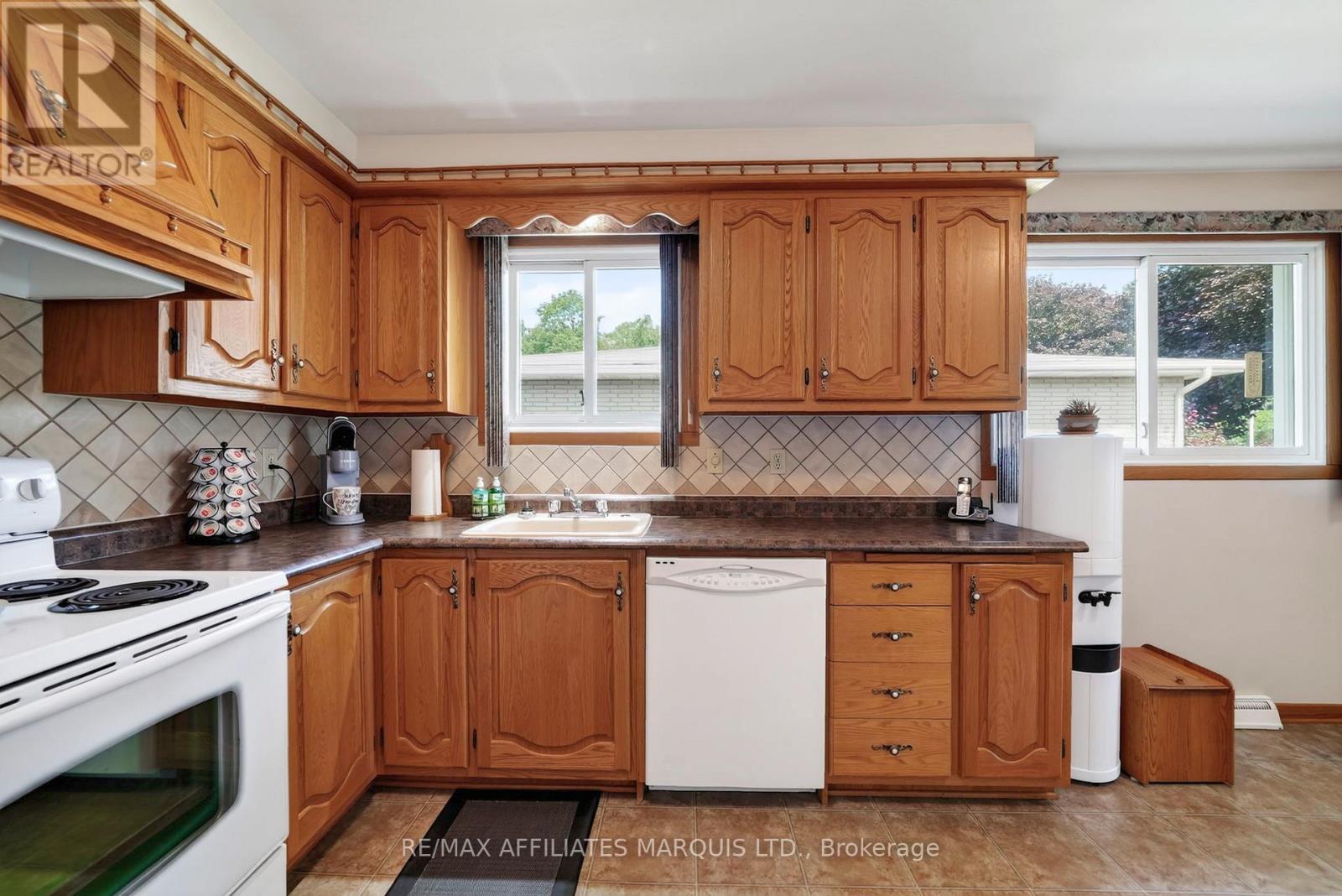748 MONTCALM COURT - Image 14