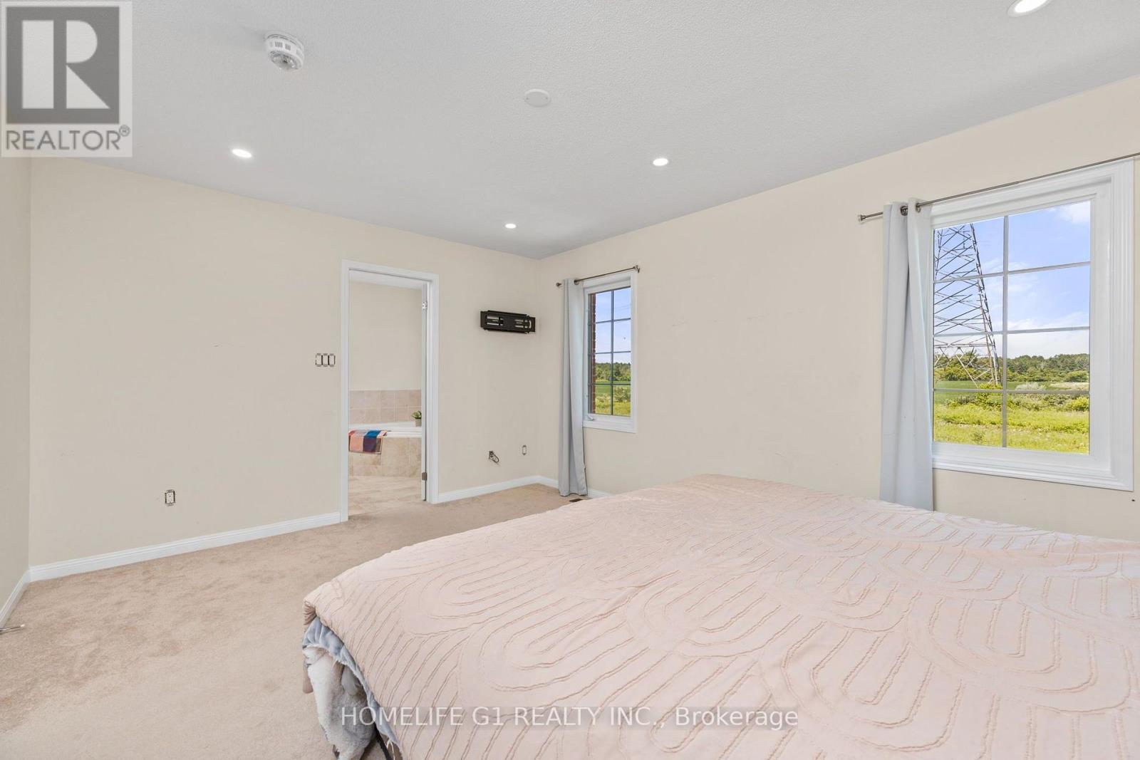 10 HURST DRIVE - Image 24