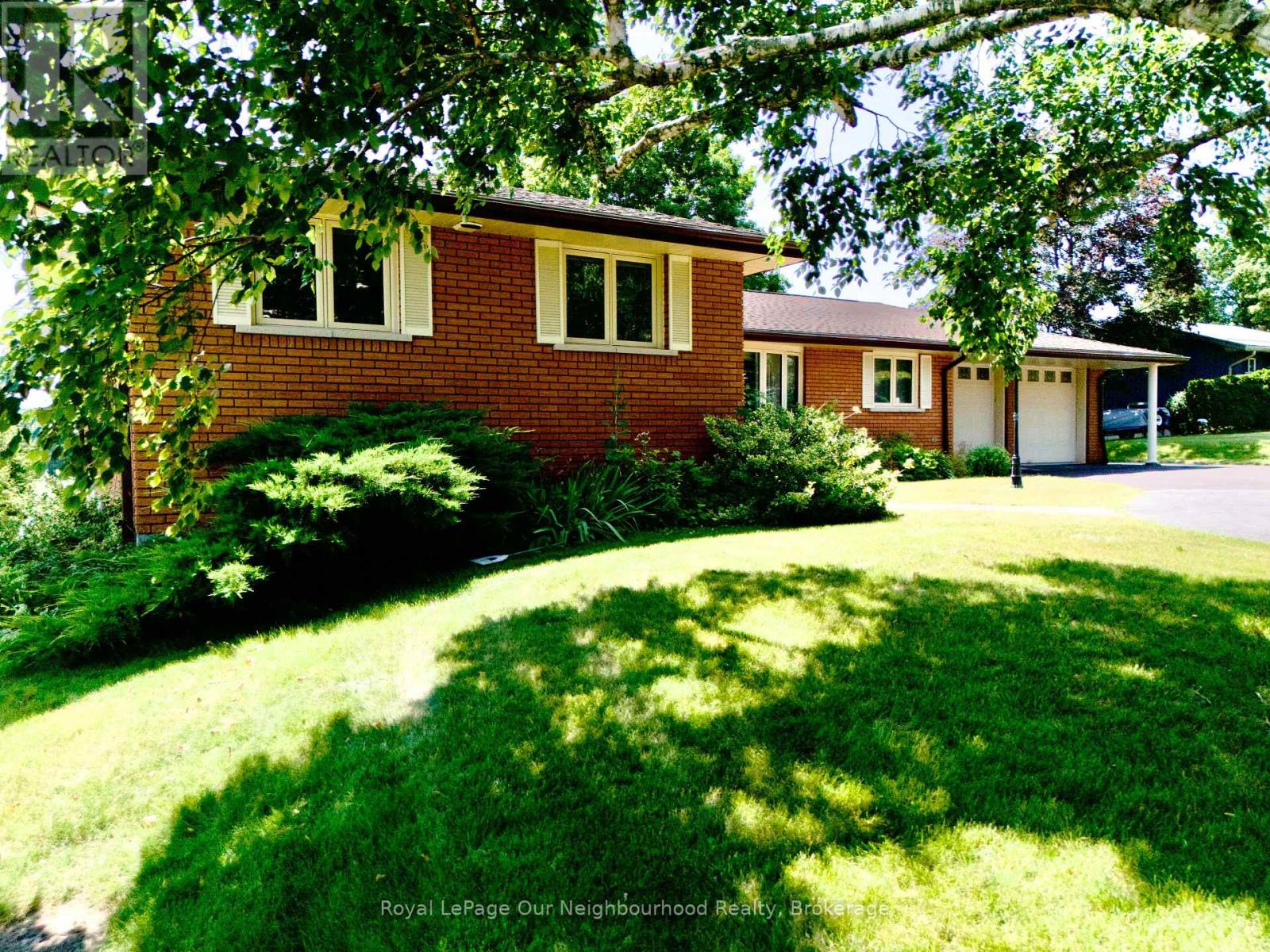 18 ROSECLIFF COURT - 2