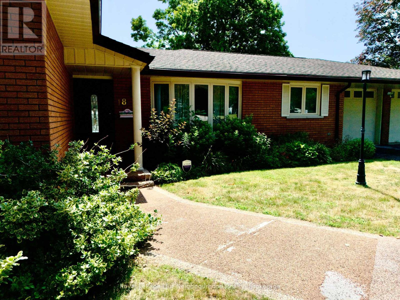 18 ROSECLIFF COURT - 4