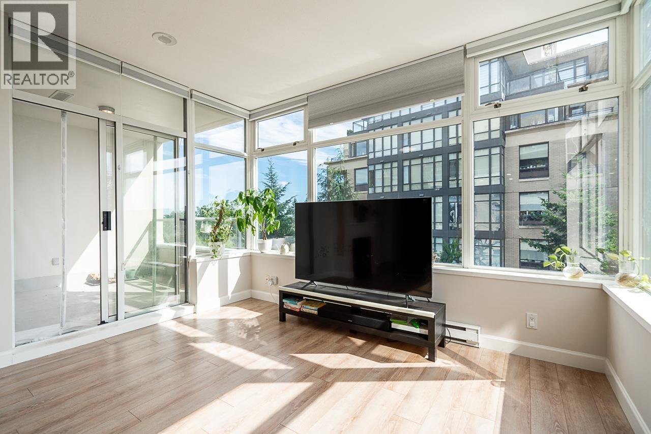 501 9298 UNIVERSITY CRESCENT, Burnaby
