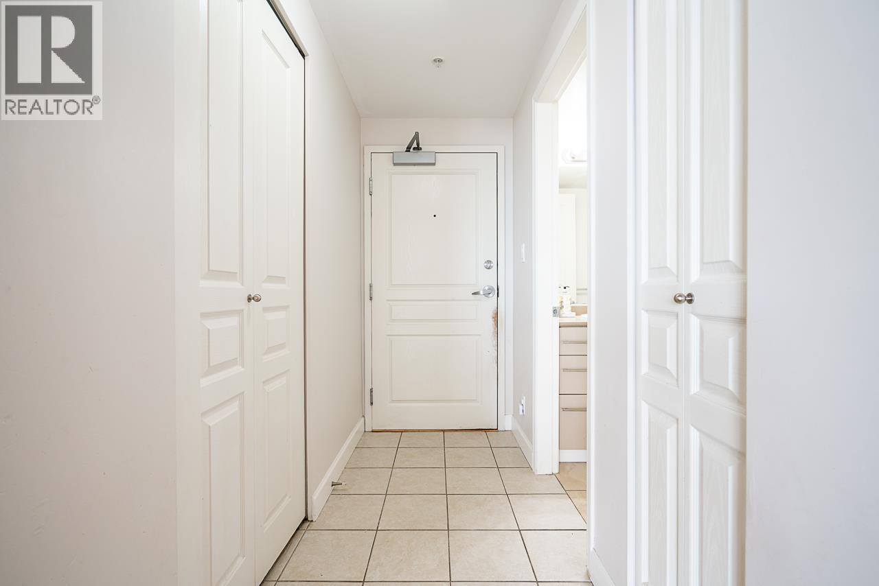 501 9298 UNIVERSITY CRESCENT, Burnaby