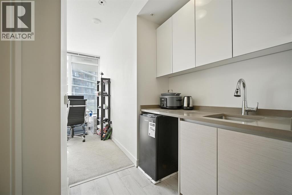 4xx 8850 UNIVERSITY CRESCENT, Burnaby