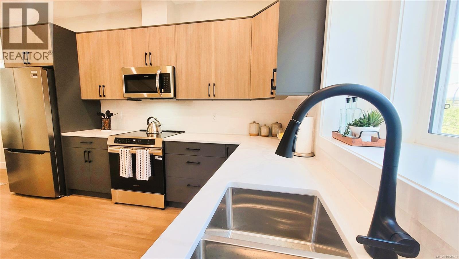  960 Snapdragon Court, Langford
