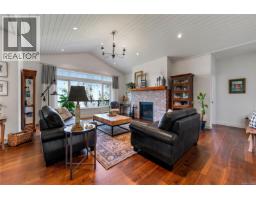 Kitchen - 347 Collins Rd, Salt Spring, BC V8K2N1 Photo 7