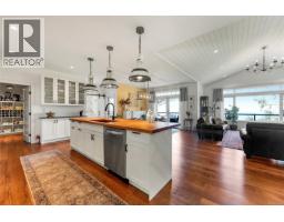 Living room - 347 Collins Rd, Salt Spring, BC V8K2N1 Photo 12