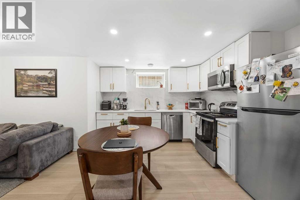 1435 38 Street SW - 18