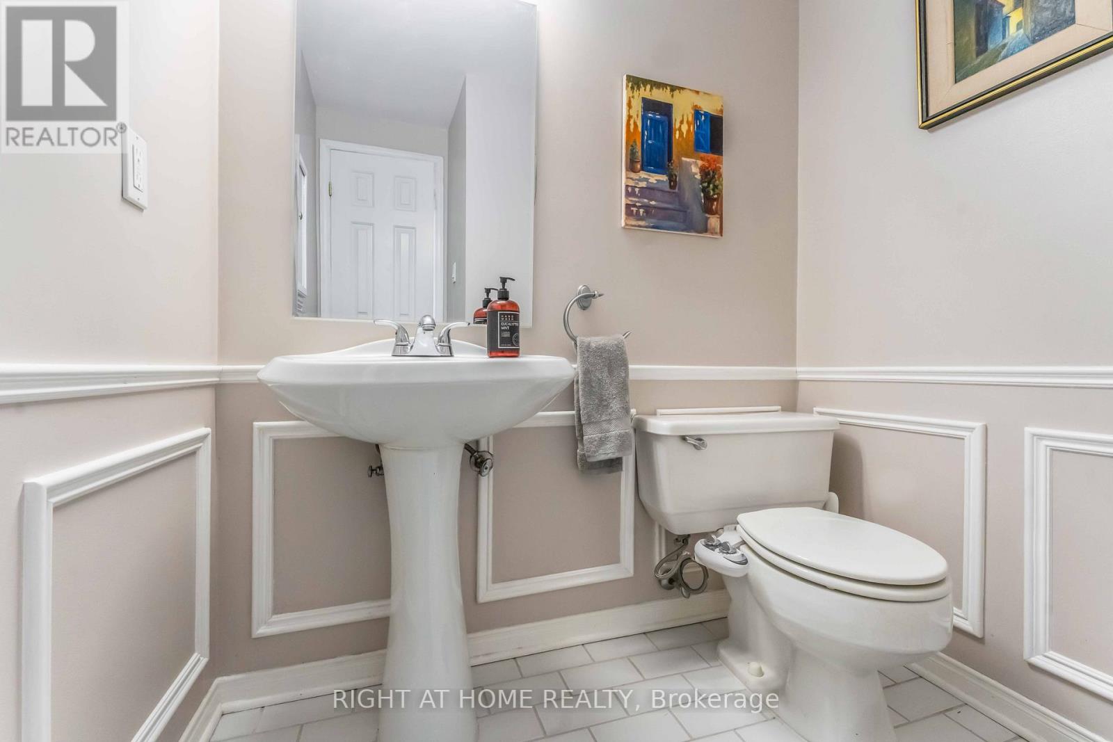 2 Bed, 2 Bath House for Sale in Ottawa – 6 – 2 COLUMBUS AVENUE, Ottawa – MLS# X13628622 - Image 18