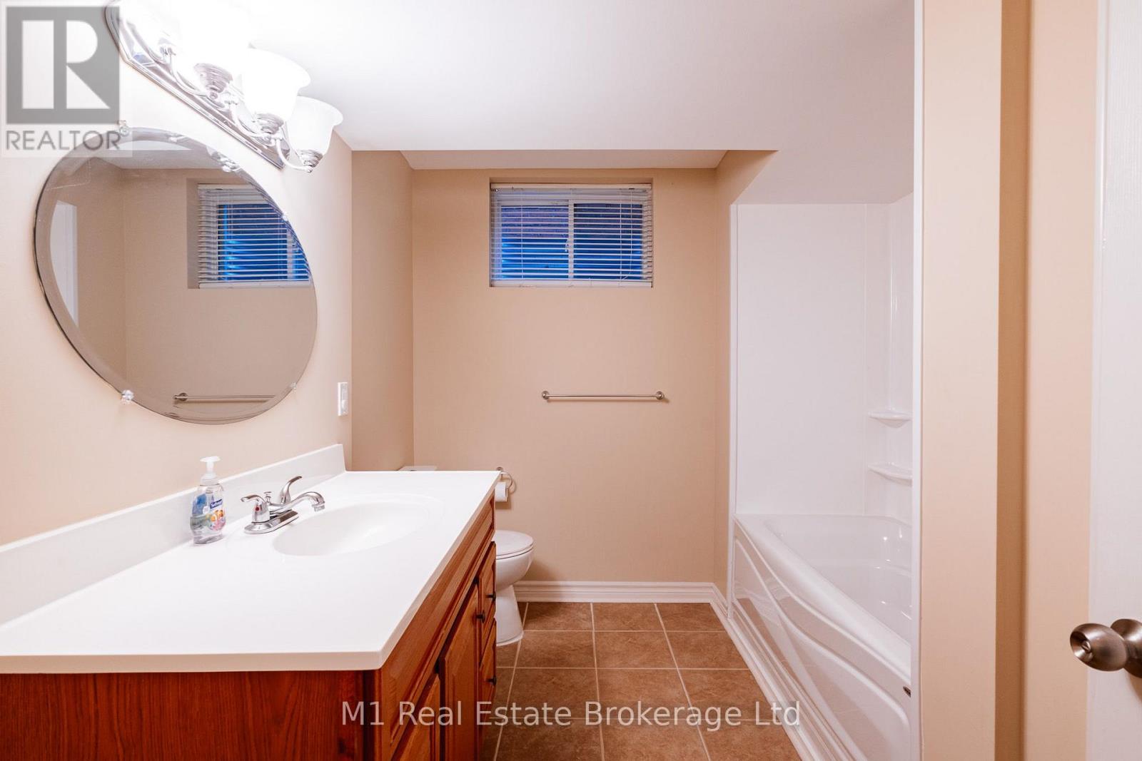 82 VAUGHAN STREET - Image 40
