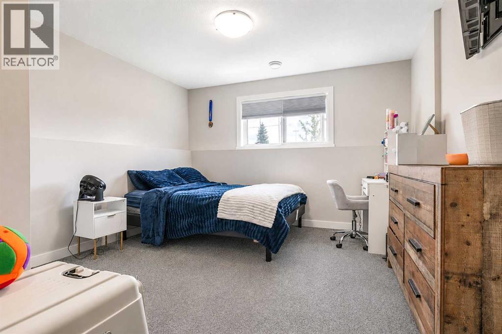 1614 2 Avenue E - 32