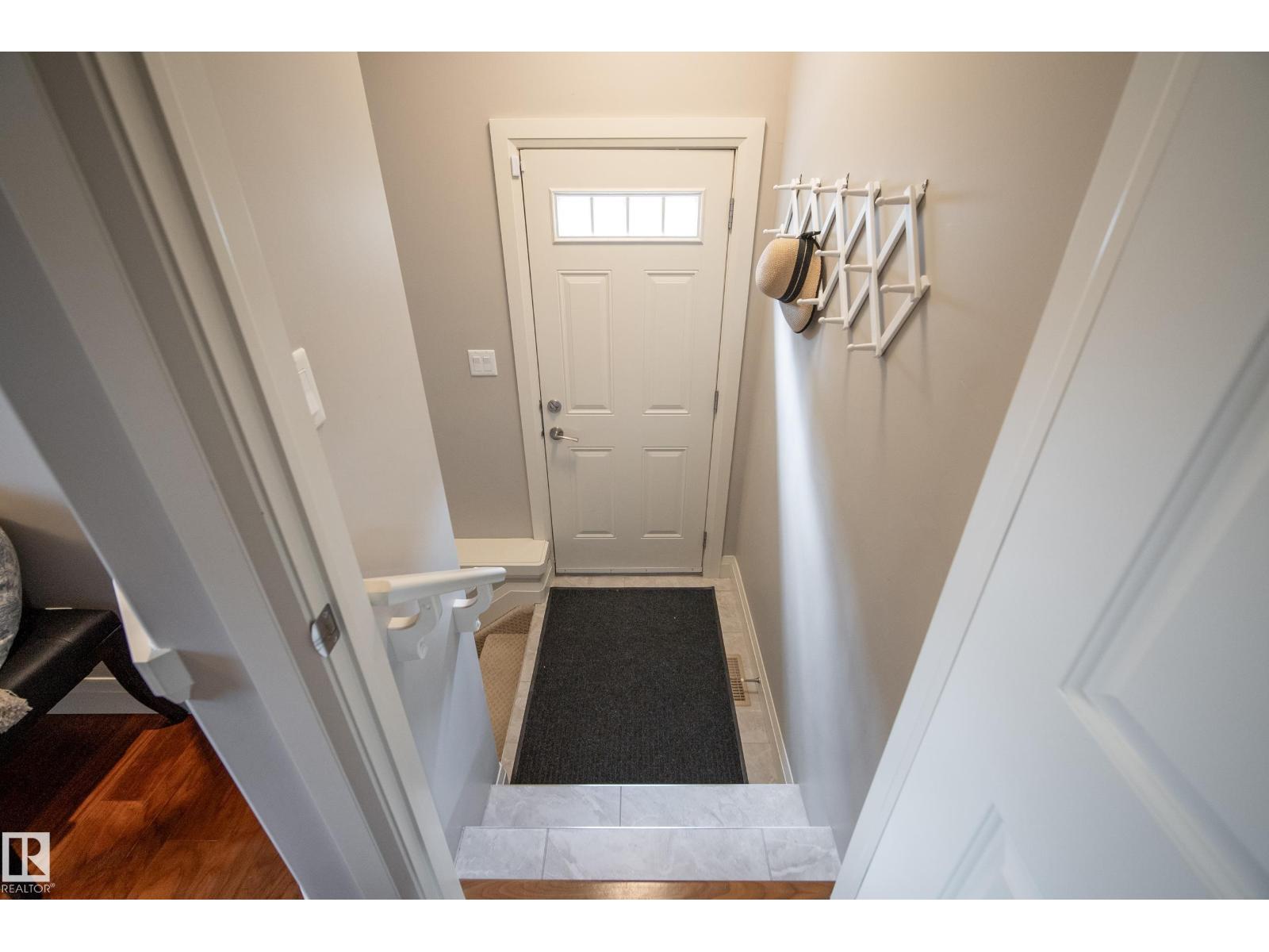9844 75 AV NW - 39