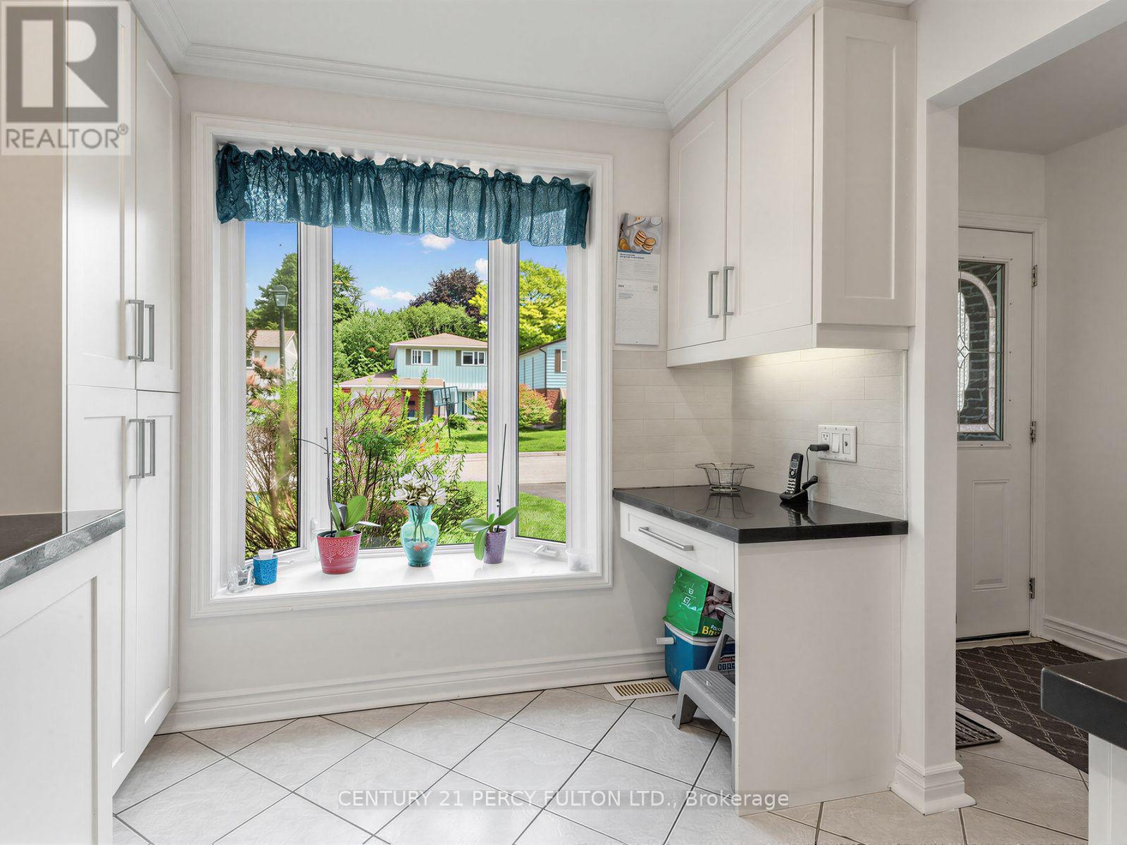 388 HANDLEY CRESCENT - 11