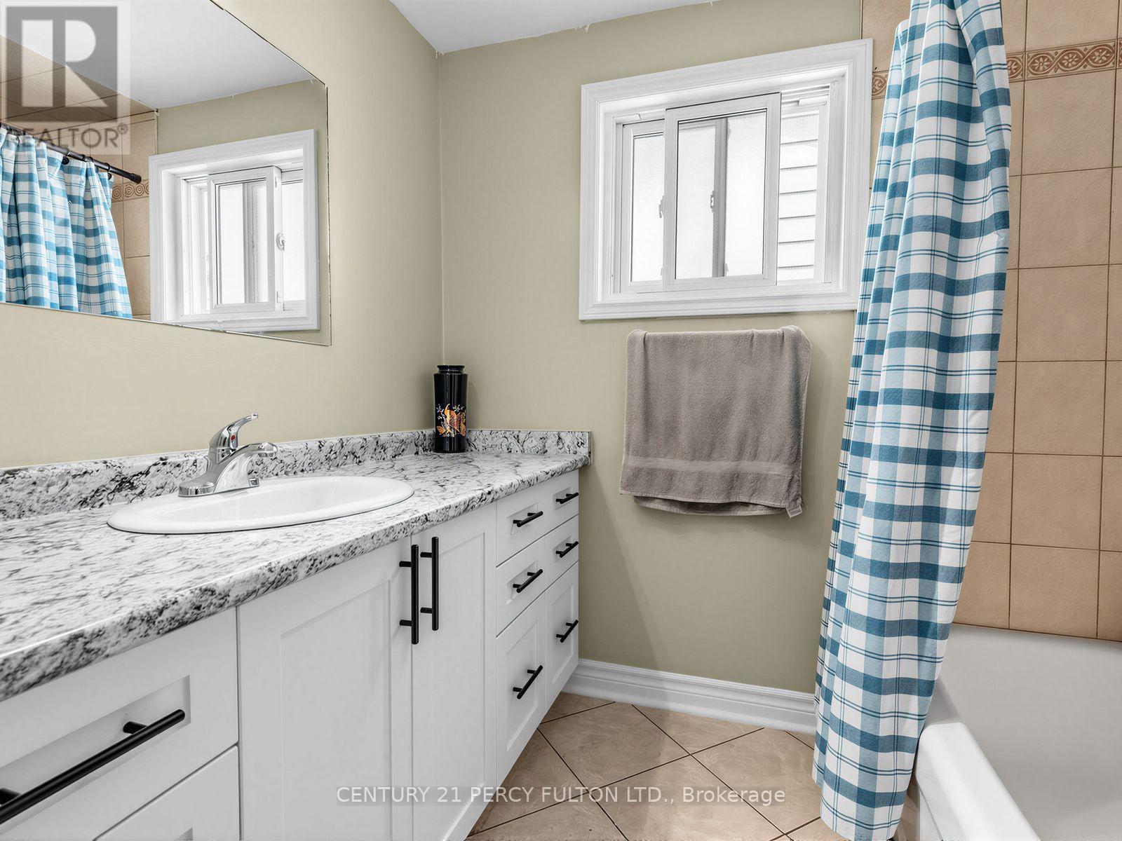 388 HANDLEY CRESCENT - 25