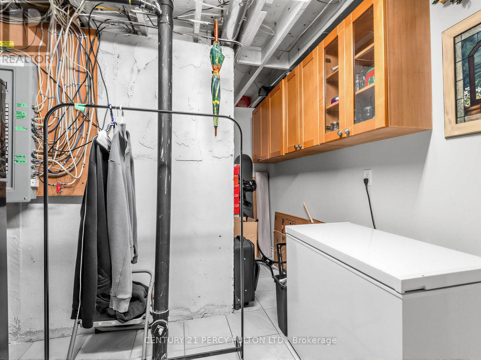 388 HANDLEY CRESCENT - 33
