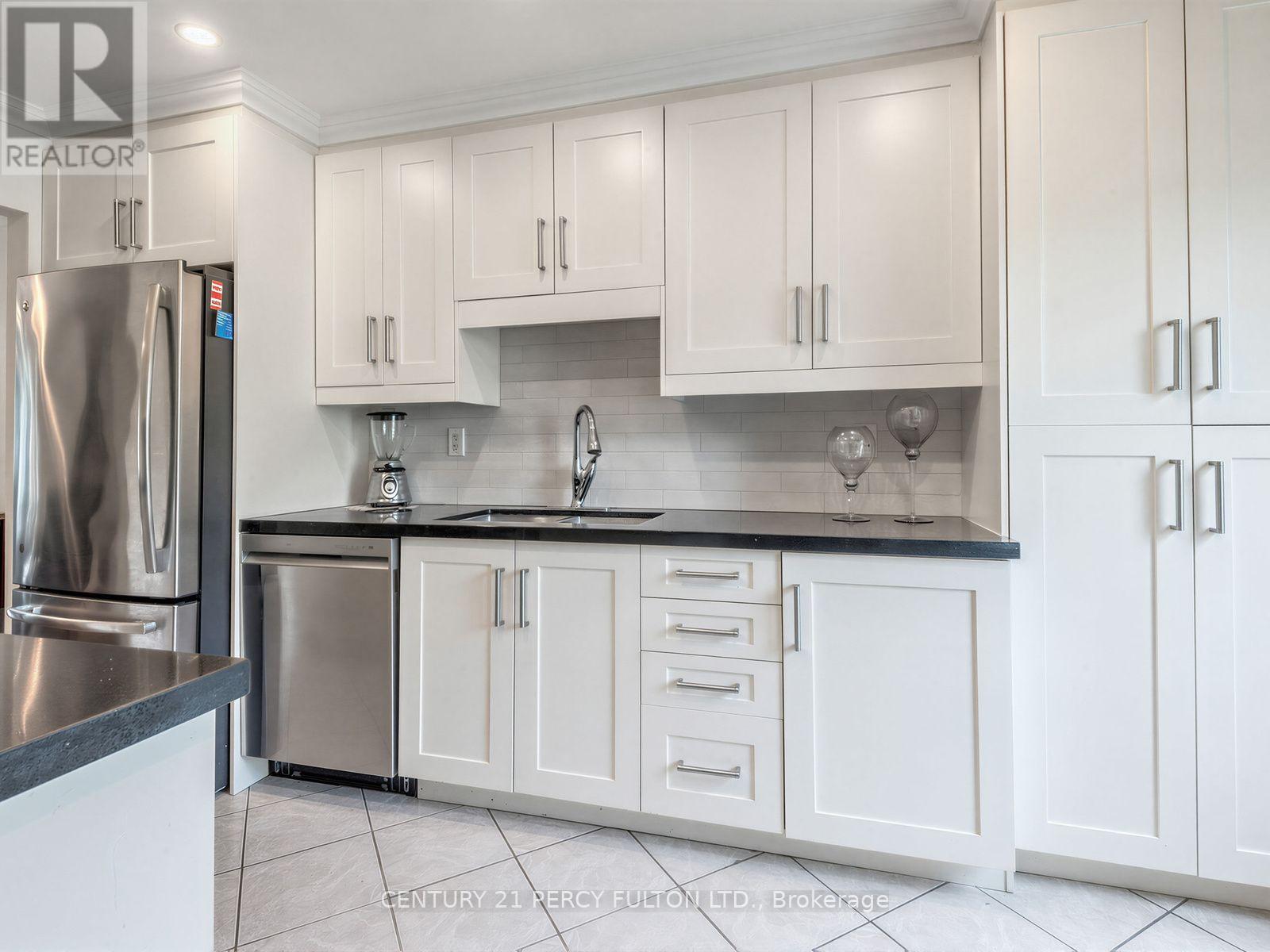 388 HANDLEY CRESCENT - 7