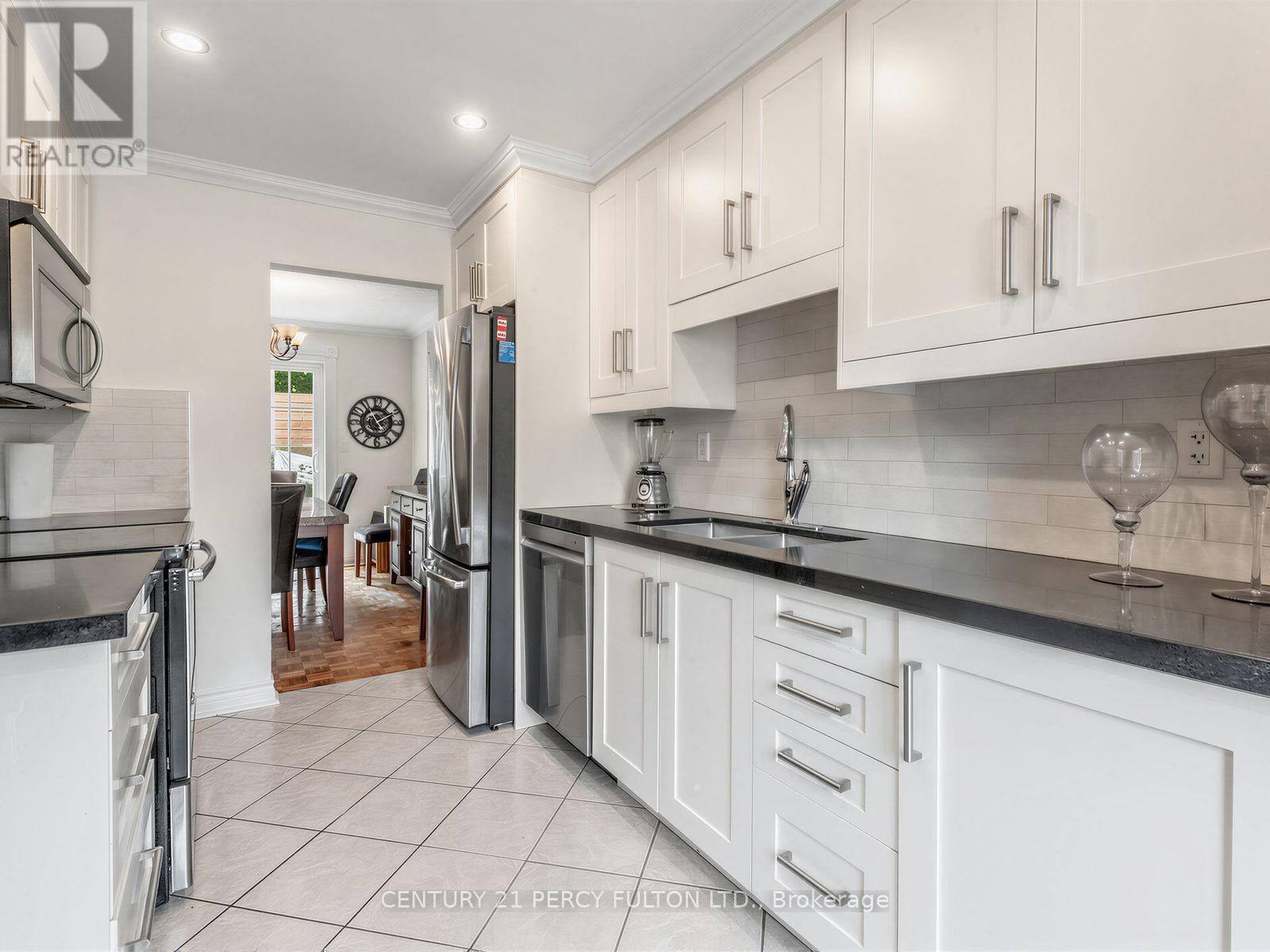 388 HANDLEY CRESCENT - 8